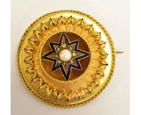 A LATE 19th/EARLY 20TH CENTURY OLD CUT DIAMOND Circular photo back brooch. The circular brooch centrally set with a single pe