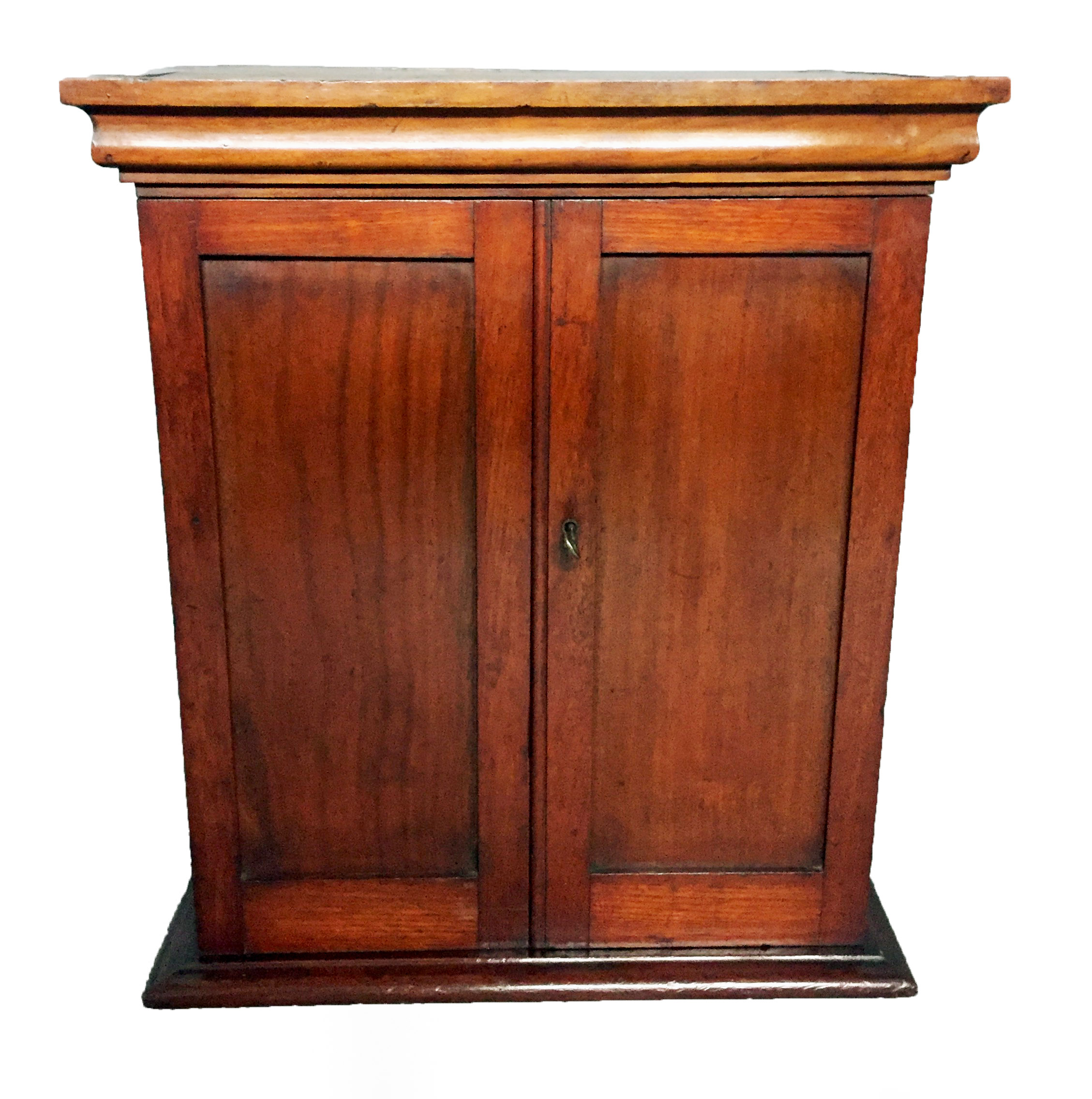 A MAHOGANY TABLE TOP With two panelled doors enclosing a