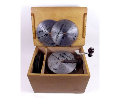 A 19th century small polyphon and various discs with print to top