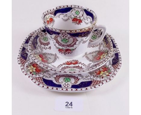 An Edwardian tea service decorated swags comprising four cups and saucers, four tea plates and two cake plates 