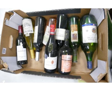 A collection of Vintage Wines to include  Jacobs Creek, Rocflamboyant, 2003 Chateaunuef Du Pape, 2007 Stormhoek etc (9) 