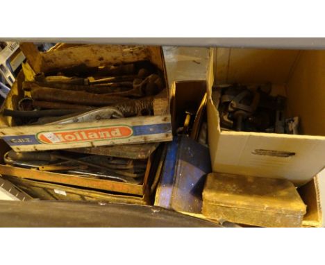 Quantity of vintage tools and parts, mostly mechanic, engineering etc