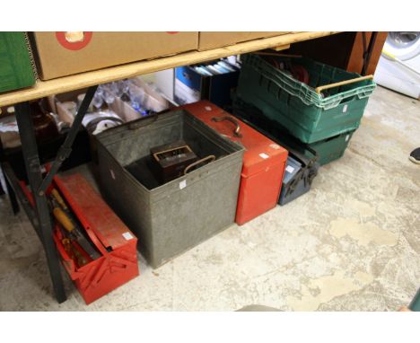 A large quantity of tools.