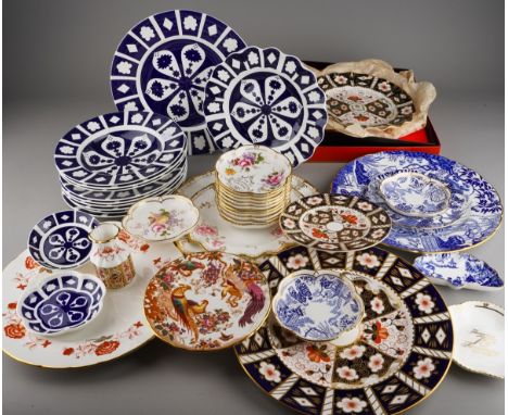 Assorted collection of Royal Crown Derby to include: a Royal Pinxton Roses A1155 dinner and a lunch plate, a Bali dinner plat