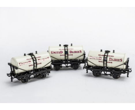 An ACE Trains 0 Gauge Milk Tank Wagon Set 'A', containing 3 'United Dairies' tank wagons, all E, in original set box, box VG-