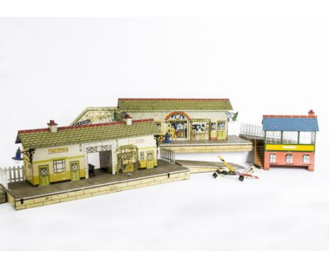 Hornby 0 Gauge Pre-war Reading Station and Other Scenic Items, comprising two late 1930s stations with 'speckled' buff bases 