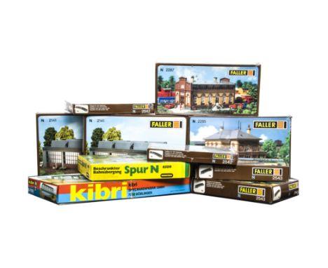 N Gauge Building Kits and Accessories, boxed collection comprising Minitrix 6509 level crossing and  Kibri 7630 girder bridge