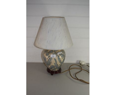 CERAMIC TABLE LAMP