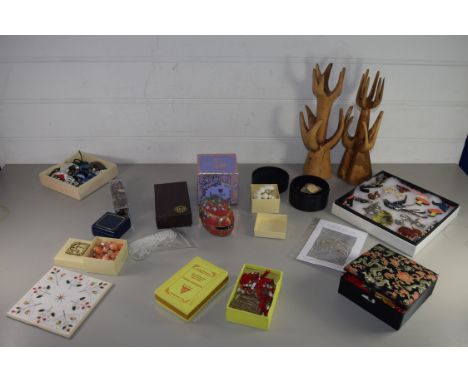 BOX CONTAINING CERAMIC ITEMS AND COSTUME JEWELLERY