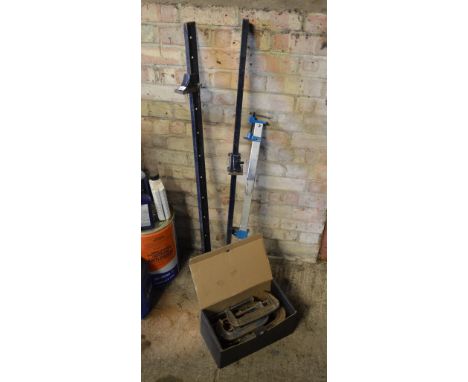 Pair and single sash clamps, G clamps etc

** Please note: VAT is chargeable on this lot. **
