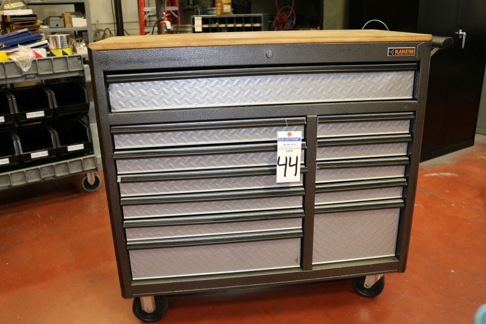 Gladiator 12 Drawer Rolling Tool Box 18