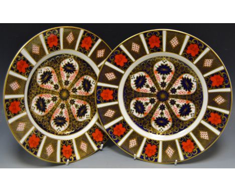 A pair of Royal Crown Derby 1128 pattern 27cm diameter plates 