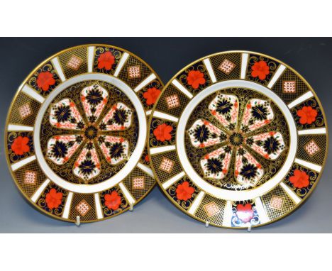 A pair of Royal Crown Derby 1128 pattern 21.5cm diameter plates 