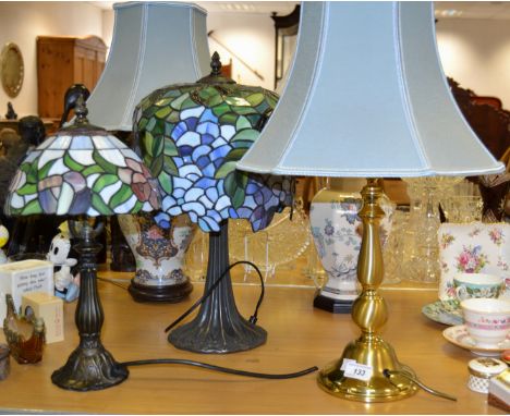 Lighting - a Tiffany style lamp; another; a brushed brass table lamp; etc (5)