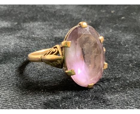 9ct gold amethyst ring size P. Total weight 6gm. Stone size 2cm x 1.5cm 