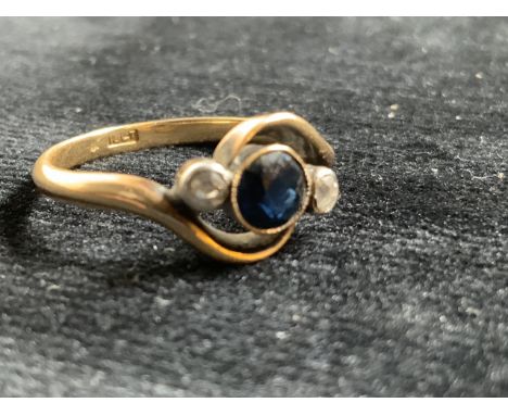 18ct gold sapphire ring flanked with 2 diamonds. Total weight 3 gm. Size O