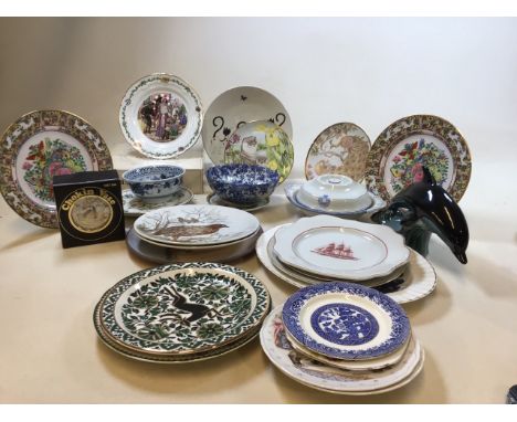A quantity of decorative plates including Royal Albert, Royal Worcester, Oriental, Wedgwood and others 