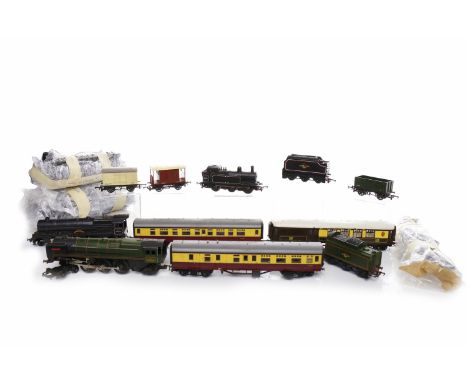 1960s TRI-ANG CARRIAGES AND ACCESSORIESincluding Pullman carriage (R328), Puffer shunting engine (R52), Princess Victoria ste