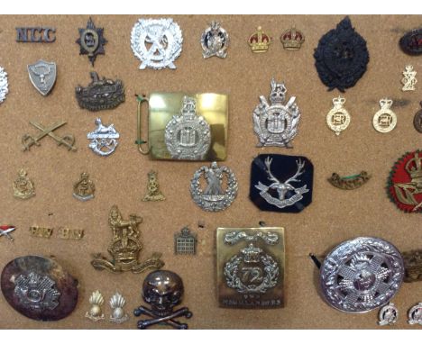 COLLECTION OF BRITISH MILITARY CAP BADGES, SHOULDER TITLES AND BELT BUCKLEprimarily brass and plastic examples, from regiment