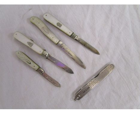 4 silver bladed fruit knives and vintage pocket knife with silver handle