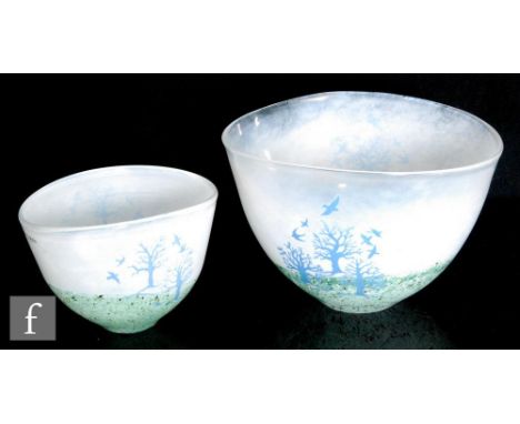 Kjell Engmann - Kosta Boda - A graduated pair of later 20th Century glass bowls in the Autumn pattern, decorated with stylise