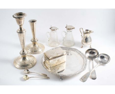 A MIXED LOT:- A small Edwardian salver with a shaped gadrooned border, by Messrs. Jays, Sheffield 1907, a pair of American ca