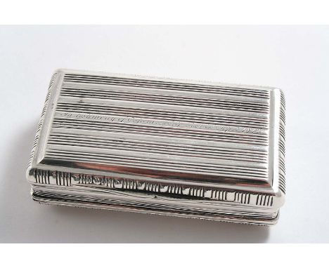 A GEORGE III RECTANGULAR SNUFF BOX with reeded decoration, a shaped thumbpiece & gilt interior, the cover with a small linear