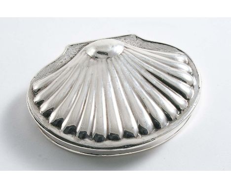 A WILLIAM III / QUEEN ANNE SNUFF BOX in the form of a stylised scallop shell, the cover with embossed fluting flanked by engr