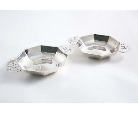 A MATCHED PAIR OF ART DECO DISHES with shallow octagonal bowls and flat, pierced handles, by E. Viner, London & Sheffield 193