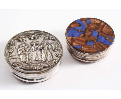 AN EARLY PERIOD OLD SHEFFIELD PLATED CIRCULAR SNUFF BOX & COVER embossed & chased with a group of peasant workers bordered by