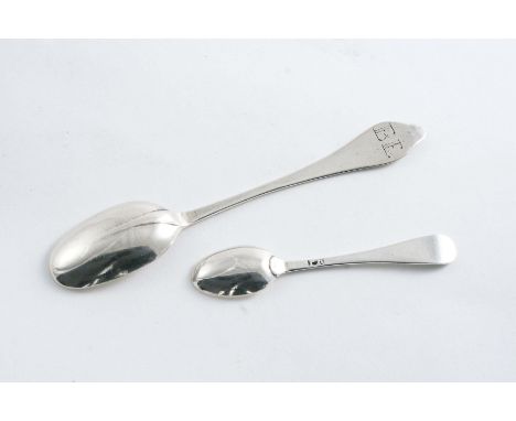 AN EARLY 18TH CENTURY DOGNOSE TEA SPOON with a plain rattail on the scratched initials "EE", unmarked, 1705-15, and a George 