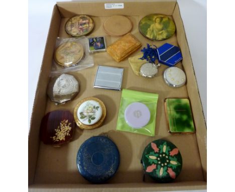 Vintage & Designer Clothing, Accessories and Textiles - Butterfly wing compact and 16 other vintage compacts  Condition Repor