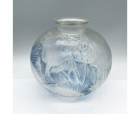 A brilliant work of Rene Lalique. Model 925. Features a shoal of fish in a frosted and polished glass with cerulean-blue stai