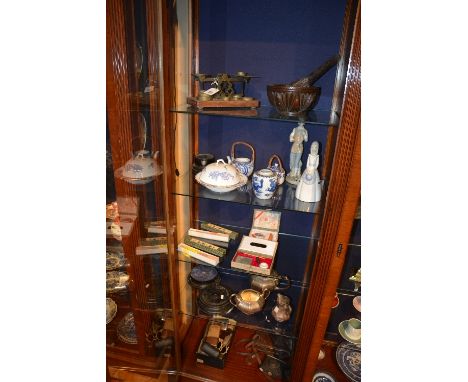 A quantity of sundry/collectors items, to include a set of brass postal scales, wooden mortar and pestal, vintage ebonised va