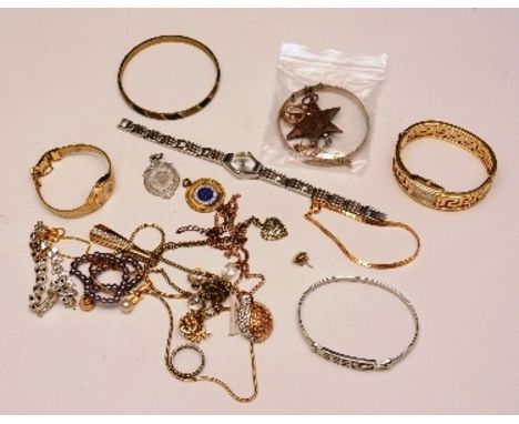 A small collection of jewellery, to include a 9ct gold bracelet, stamped 375, 1.5g, together with a fine 9ct gold chain, stam