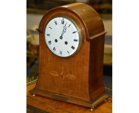 An Edwardian mahogany inlaid bracket clock, the white enamel dial with Roman numerals, and presentation plaque dated 1918, 33