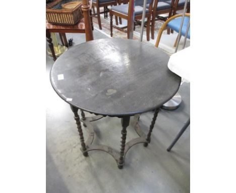 A round table with 5 bobbin turned legs 
