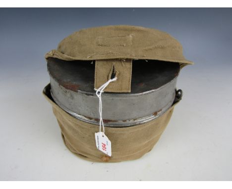 A First World War British Army mess tin cover and mess tins (un-dated)