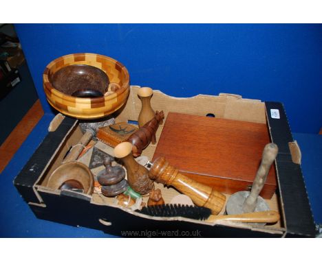 A quantity of Treen including mallet, fruit bowl, bangle, door knobs, etc.