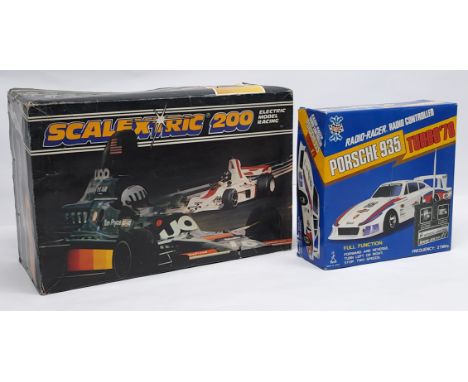 Scalextric, a boxed 'Scalextric 200' set, all contents appear present, but not checked for completion, also includes Taiyo ra