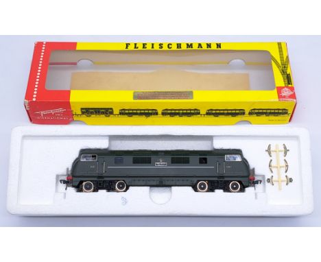Fleischmann HO Gauge Ref 4246 Class 42 Warship BR Diesel Locomotive No. D821 "Greyhound" - Excellent Plus to Near Mint, withi