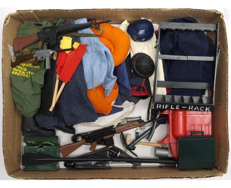Palitoy Action Man vintage loose clothing/accessories to include guns, various part outfits, helmets/hats plus others - see p
