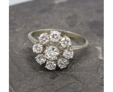 BRILLANTRING, 585er Weissgold (3,3 g), besetzt mit 9 Brillanten von insgesamt ca. 1 ct.; im Zentrum Brillant von 0,2 ct., umg