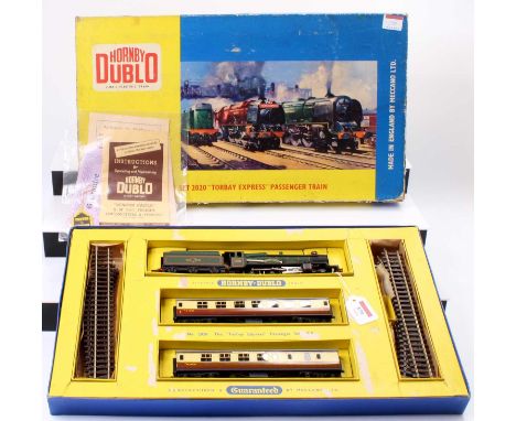 2020 Hornby-Dublo 2-rail ‘Torbay Express’ passenger train set comprising ‘Denbigh Castle’ loco &amp; tender, dull SVC, bright