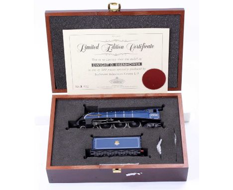 A Bachmann Branchline limited edition Dwight D Eisenhower 1/500 pieces limited issue box set, containing the locomotive and t