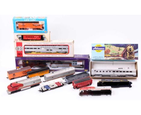 ATSF (Santa Fe) H0 items - F7A and F7B powered and dummy diesels, 2 spare diesel bodies, 2 stainless steel coaches by Athearn