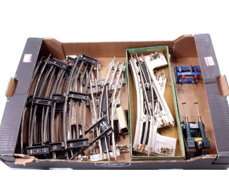 Hornby 0 gauge track: Electric 2 x r/h and one x l/h x 2ft radius points; one parallel point, 2 x half straights (All E) two 