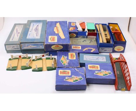 Large plastic crate containing Hornby-Dublo buildings: Through Station, white edges (G-BF); another, plain edges, building (N