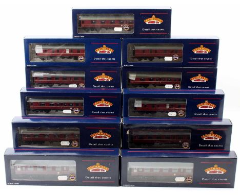 Bachmann OO scale British Rail coach group of 11 to include No. 39-026 Mk1 Corridor, No. 39-176 Full Brake and others, all as