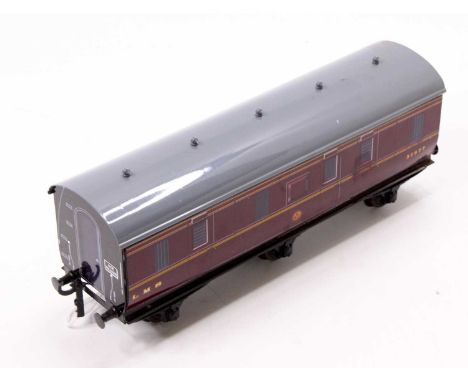 ACE Trains/Wright Series 6-wheel 32977 LMS maroon luggage/brake. Some distortion to a couple of areas of the overlay (G)